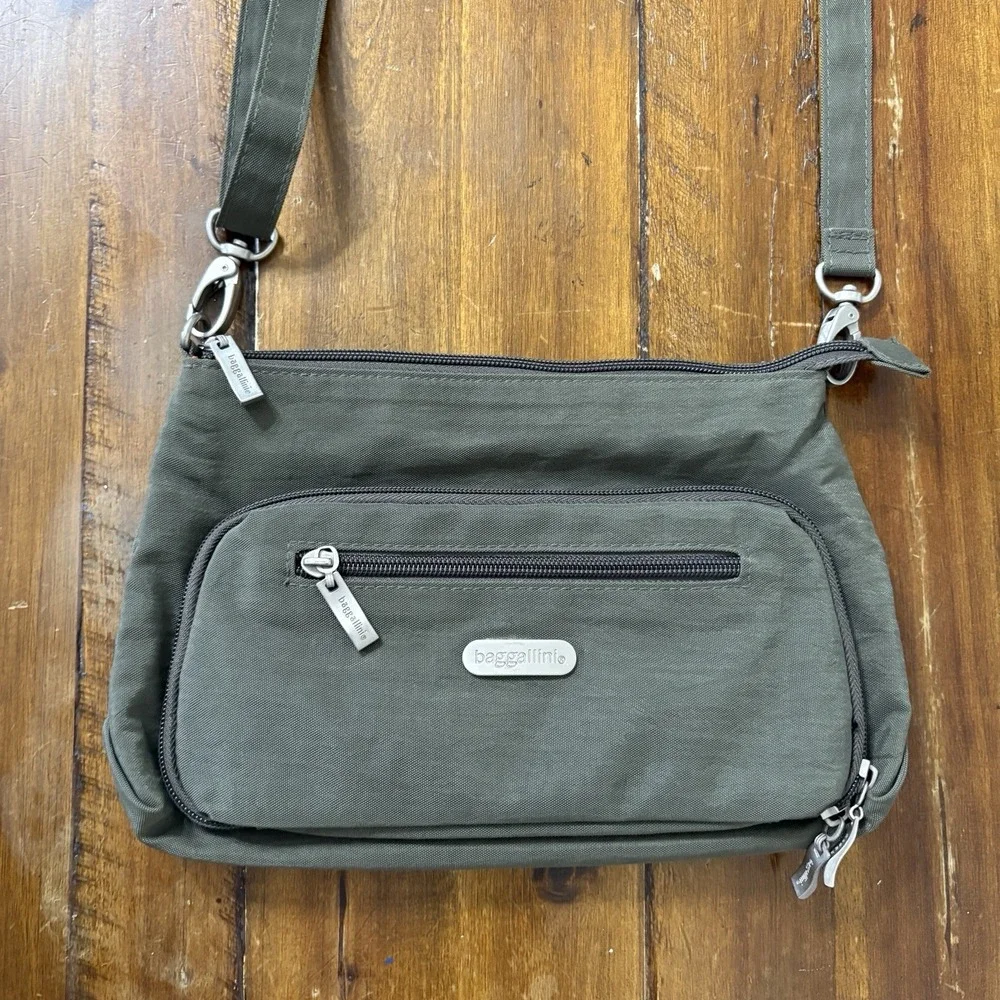 Baggallini Original Everyday Crossbody Purse Travel Bag Olive Green Orange Liner